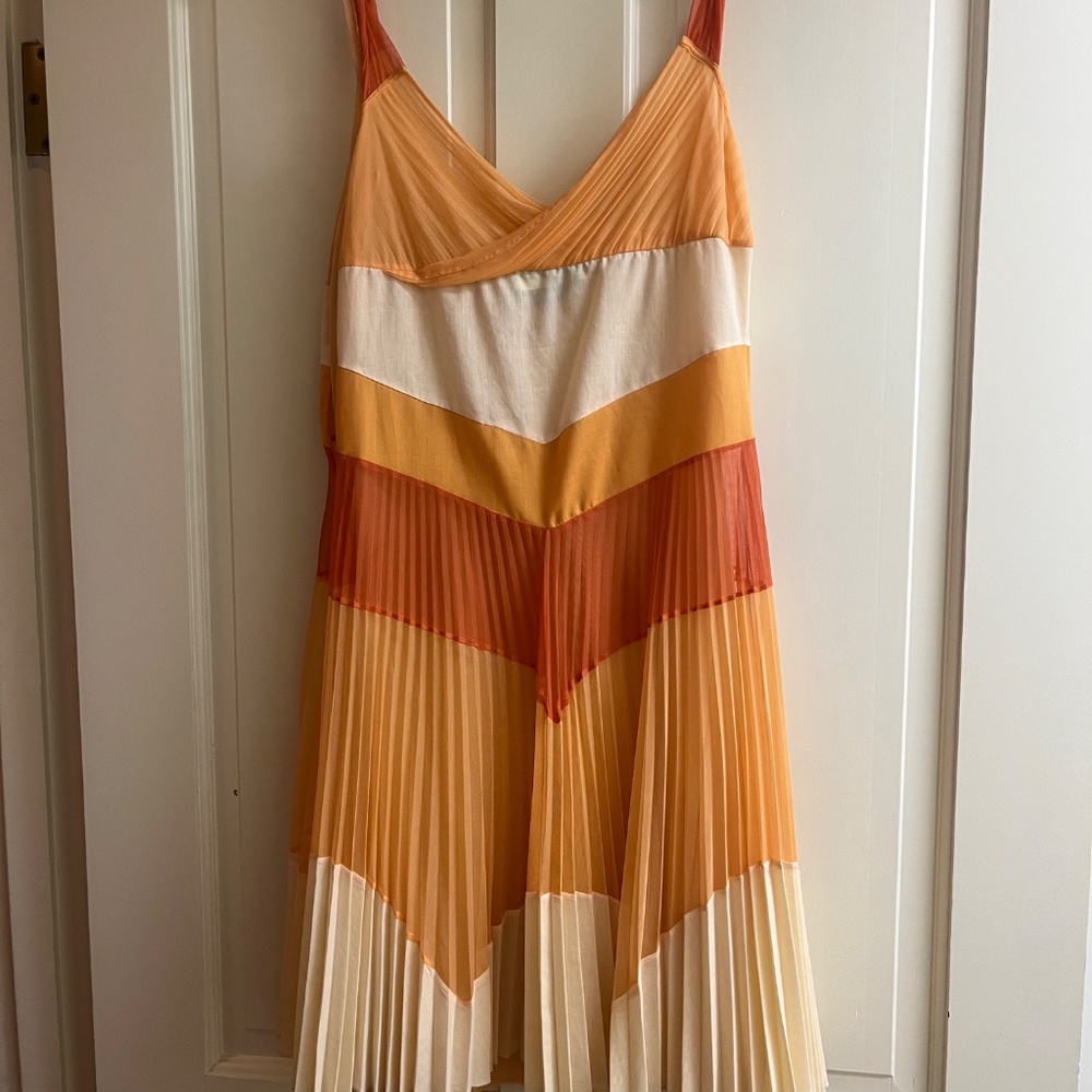 Dress - Picture 2 of 5